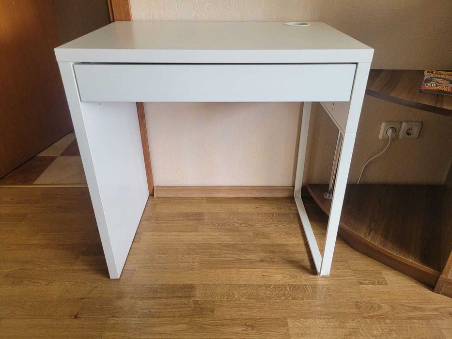 Стіл ІКЕА Мікке білий, 73x50 см