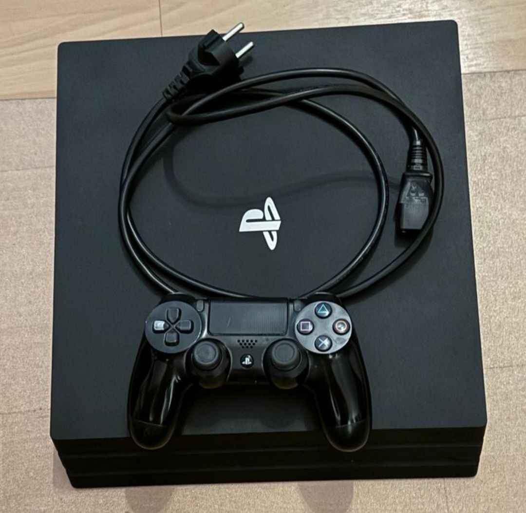 Sprzedam konsolę PS4 PRO