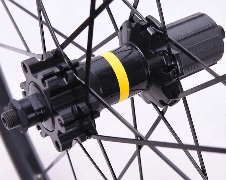 Zestaw kół  szosa, gravel 700/28 Mavic Cosmic SLR hamulce tarcz.6 śrub