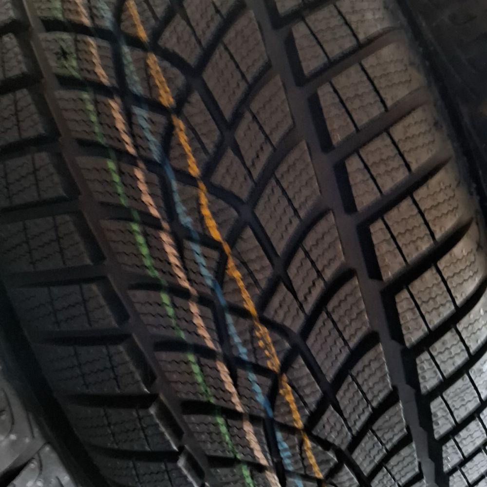 215/55/16 R16 Goodyear Ultra Grip Perfomance GEN1 4шт нові зима