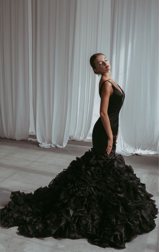 ПРОДАМ выпускное чёрное платье SHERRI HILL!!!