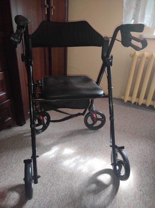 Chodzik lekki dla seniorów z siedziskiem vocic