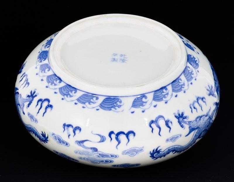 Lote 129 - Taça  em Porcelana Chinesa