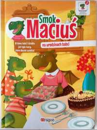 Smok Macius na urodzinach babci