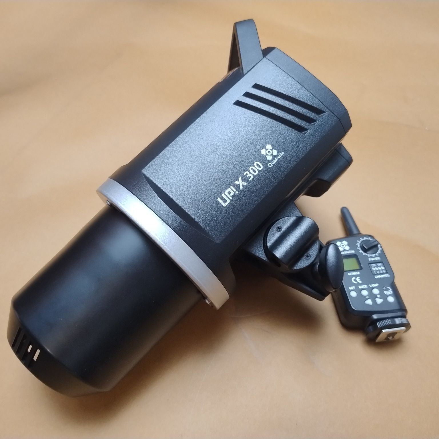 Lampy studyjne Quadralite + wyzwalacze