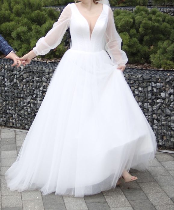 Продам весільну сукню