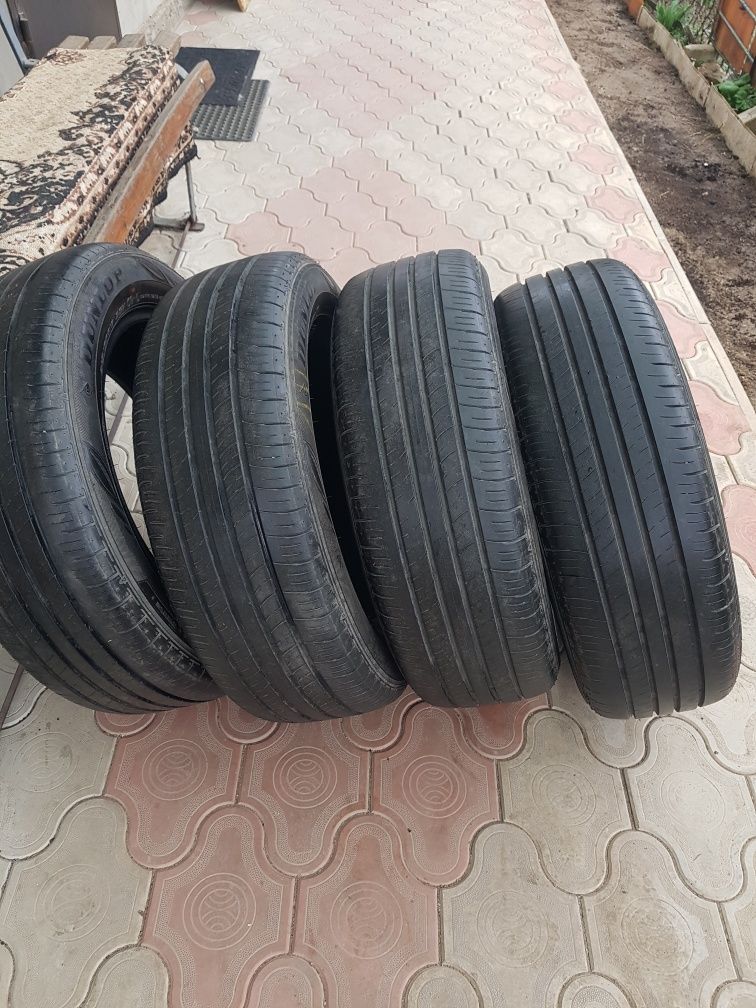 Комплект шин літні  215 60 R17 DUNLOP 2020  року