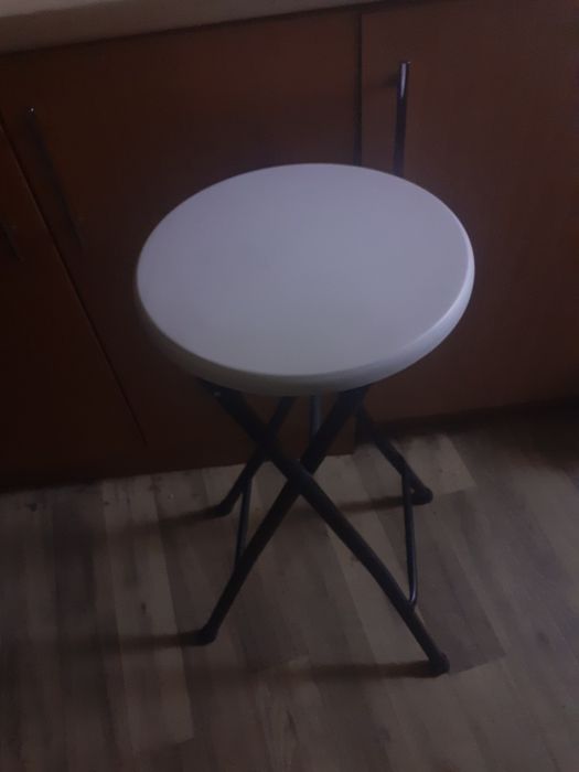 Mało używane taborety posiadam dwie sztuki