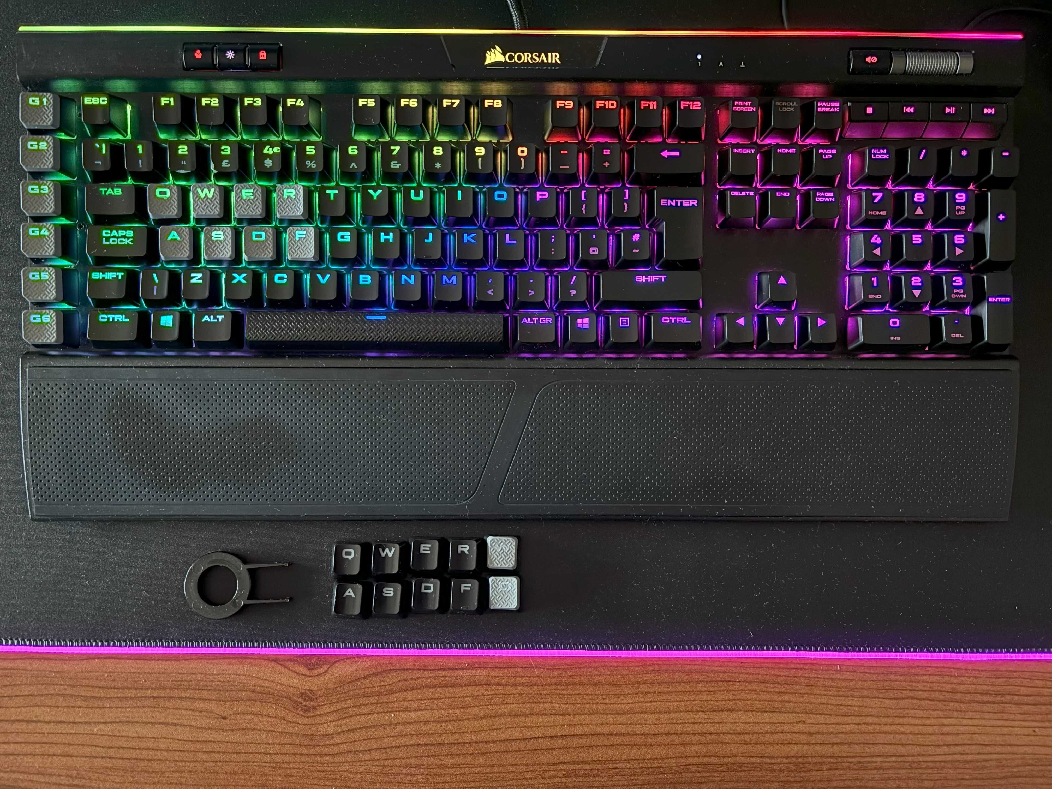 Teclado Mecânico Corsair K95 RGB Platinum (UK)
