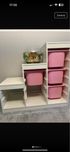 Regał Ikea z pudełkami