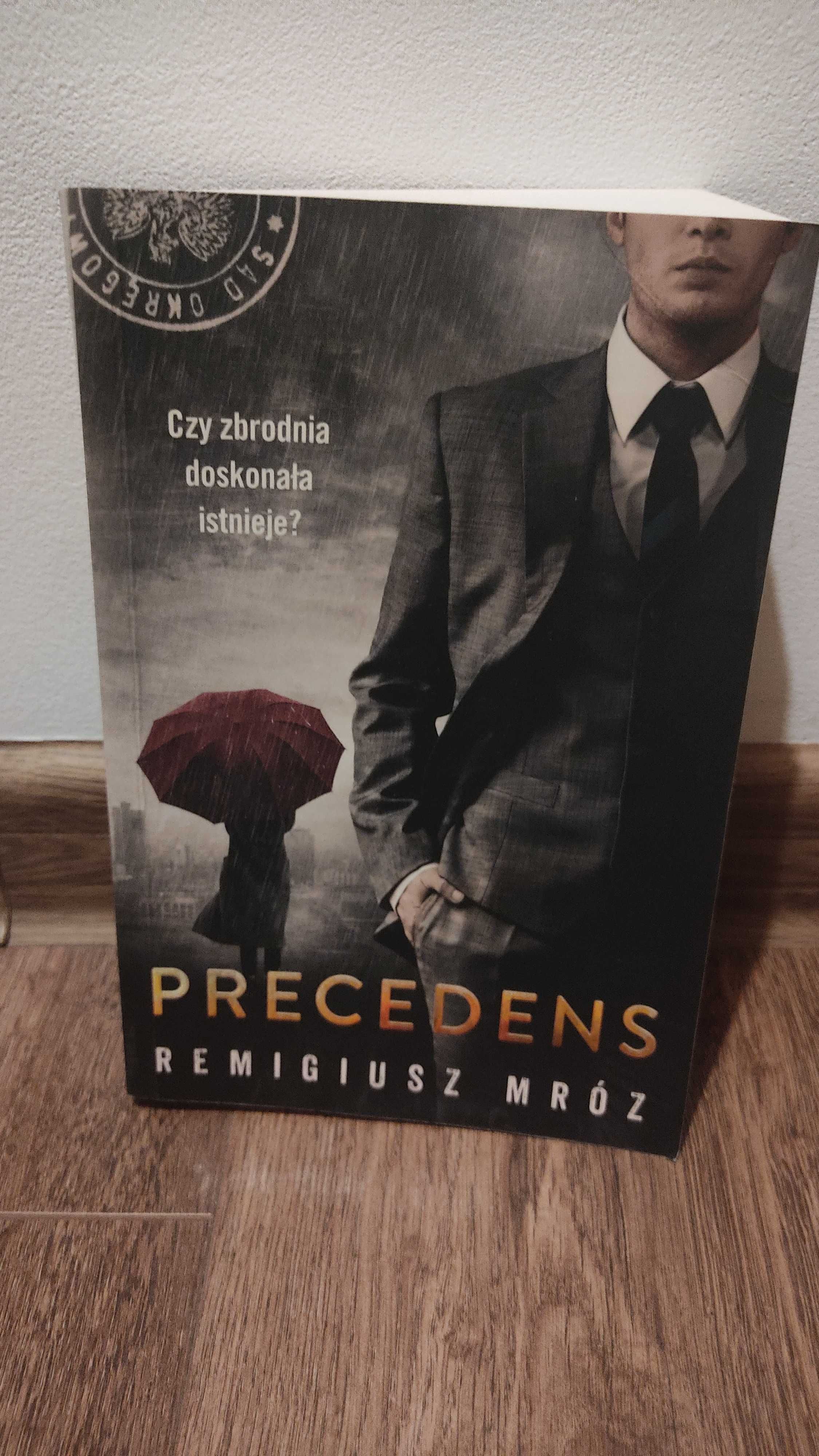 Książka Remigiusza Mroza Precedens