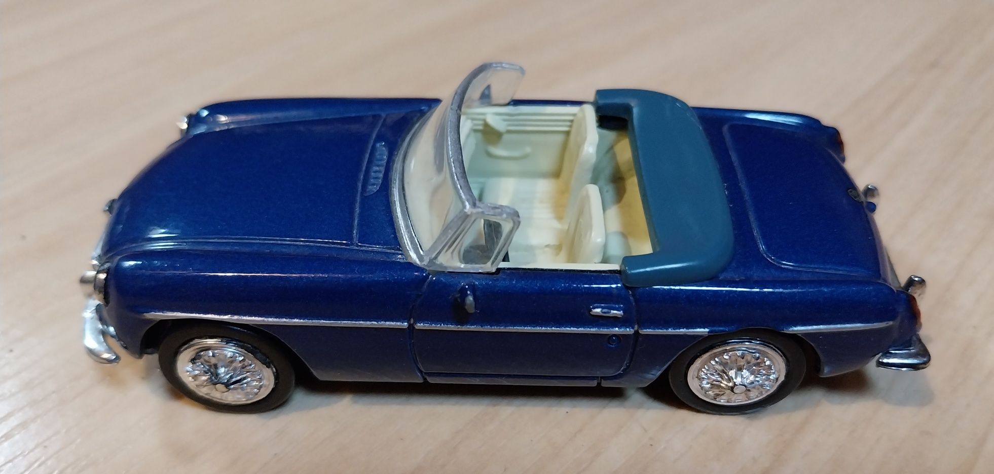 Miniatura Mgb em escala 1/43