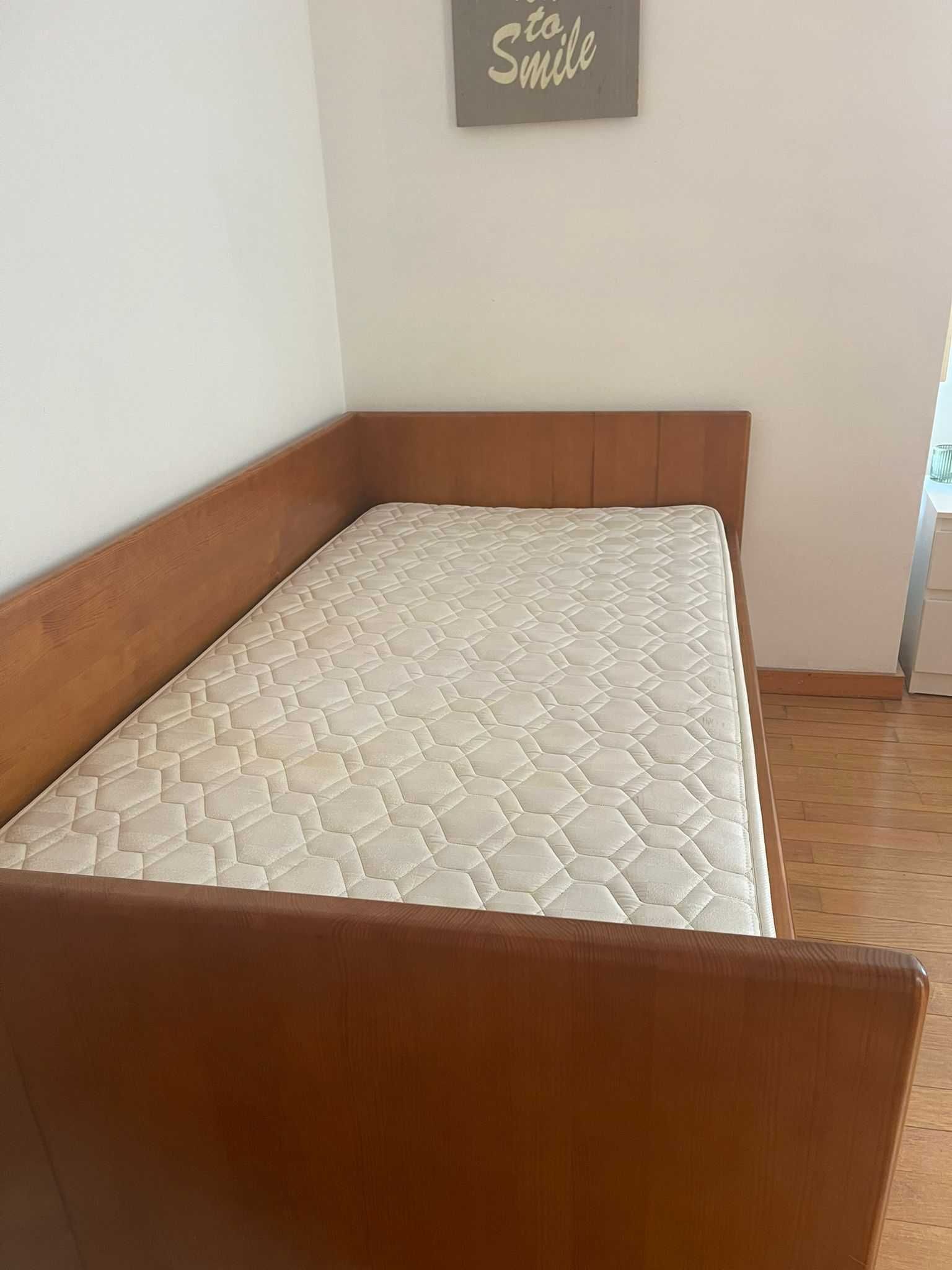 Cama Individual em madeira maciça + cama extra