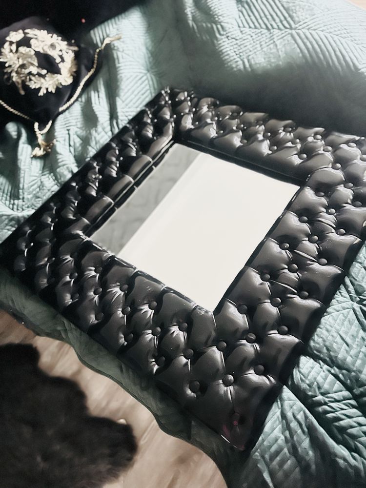Lustro pikowane czarna eko skora chesterfield 90x90