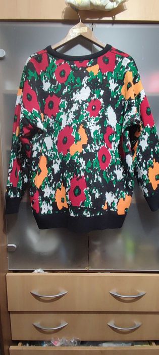 Продам  2 женских цветных свитера р 50-52