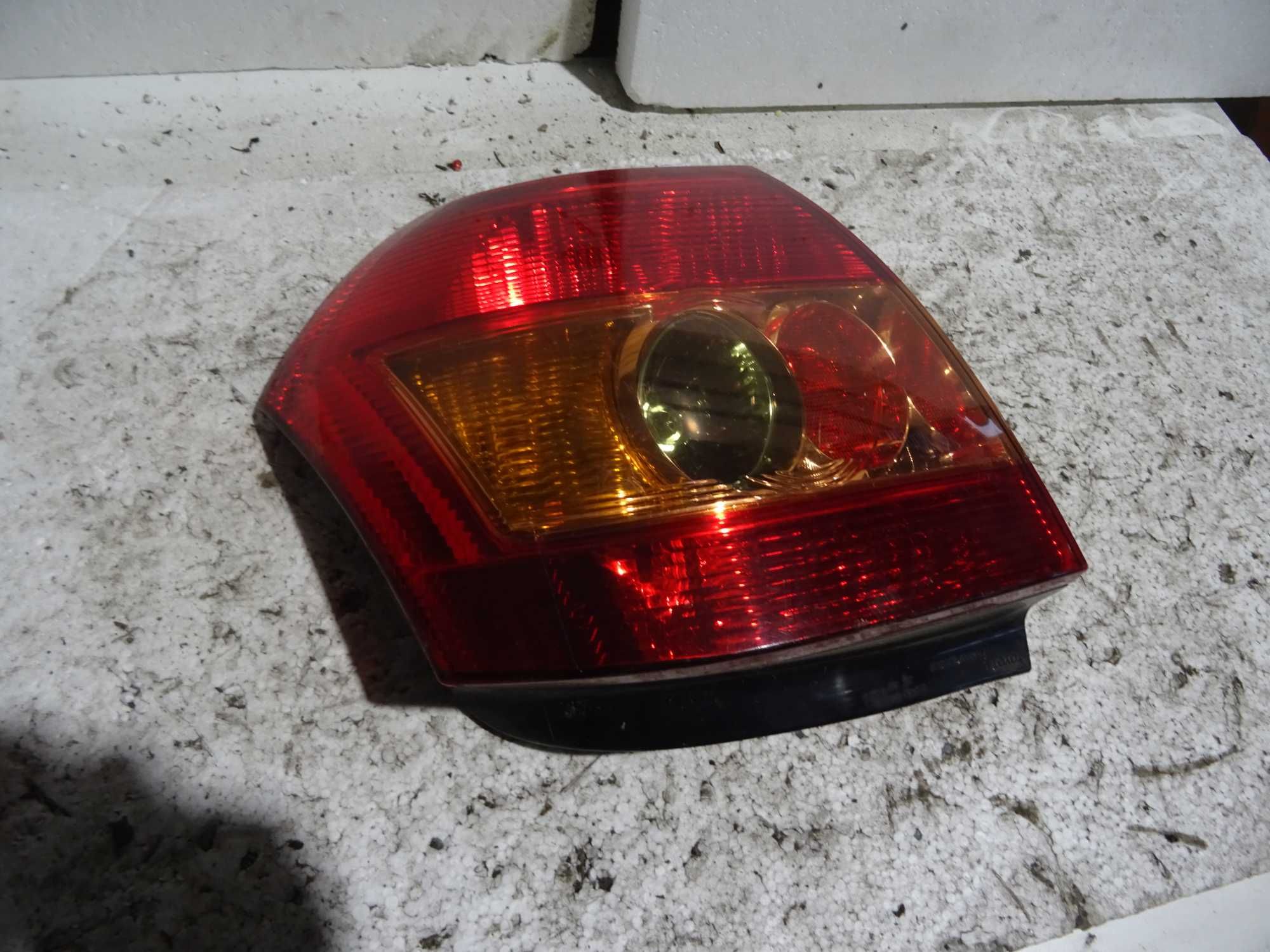 Lampa Prawa Tył Toyota Corolla E12 HB Lift