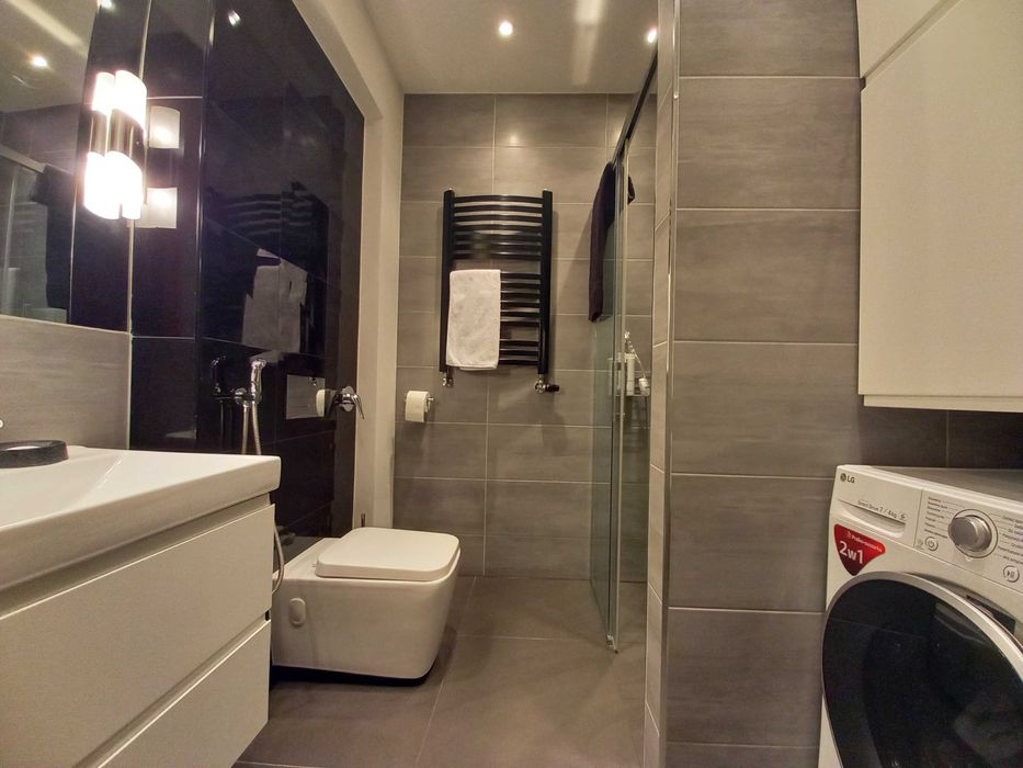 Nowoczesny apartament,2 pokoje,aneks,balkon,parking,winda,lotnisko