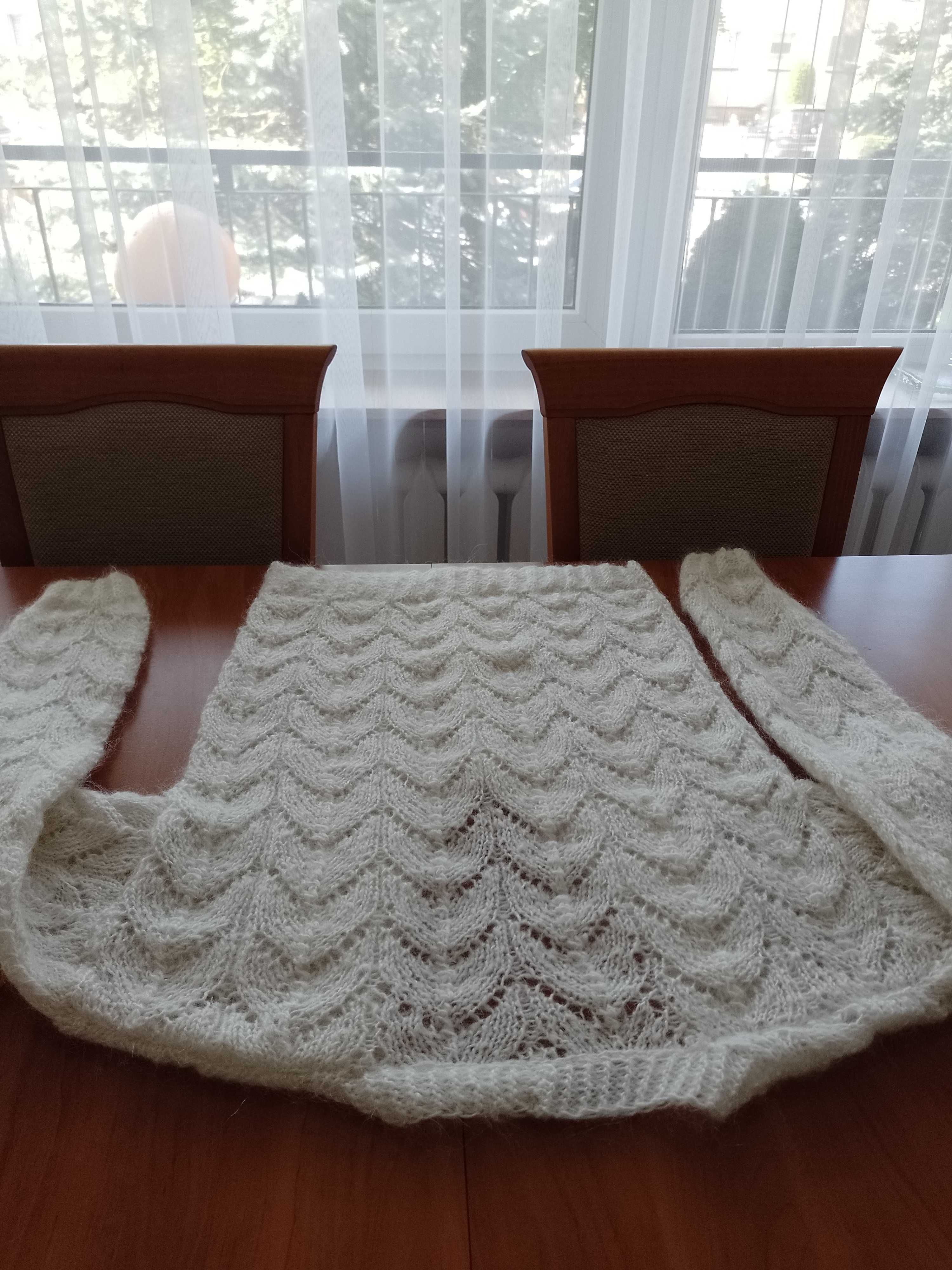 Damski sweter moherowy ręcznie dziany.