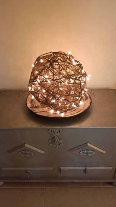 Bola e luzes decoração