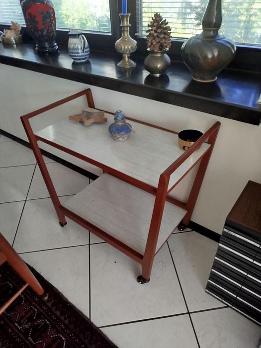 Barek z drewna tekowego na kółkach