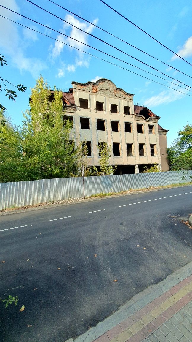 Продається МЕГА - об'ємний об'єкт незавершеного будівництва у м.Тячів