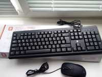 Комплект клавиатура и мышь.