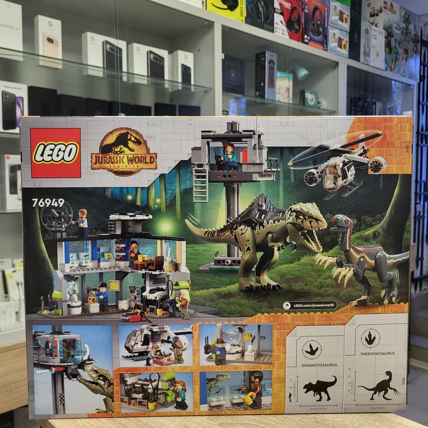 LEGO Jurassic Напад гіганотозавра та теризинозавтра 810 деталей 76949