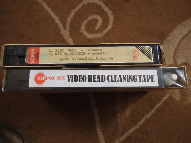 Dwie kasety VHS. Czyszcząca głowicę, Sami Swoi