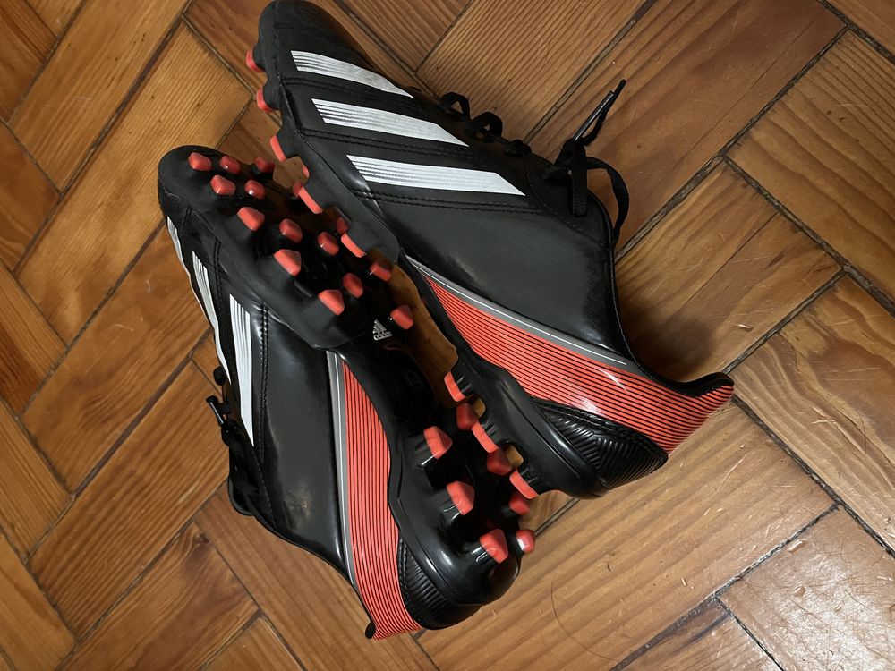 Chuteiras de futebol Adidas 40 quase novas