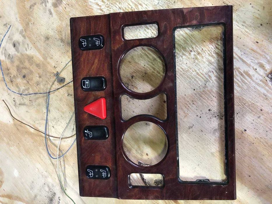 Накладка центральної консолі з кнопками W210 2.2 CDI