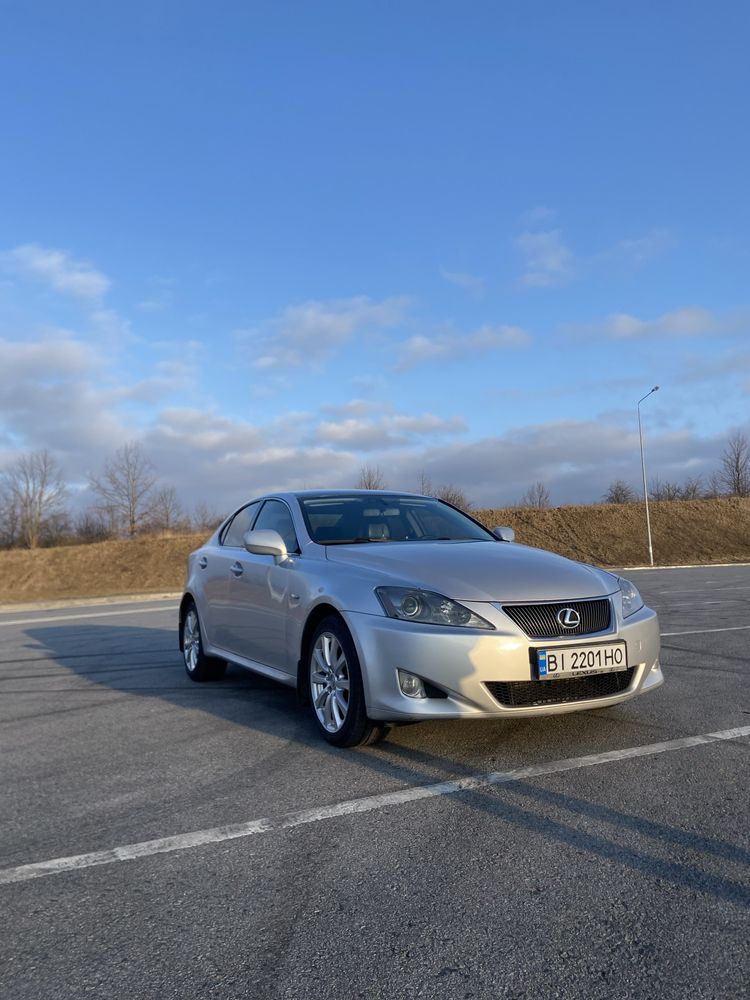 Продам Lexus IS 220d