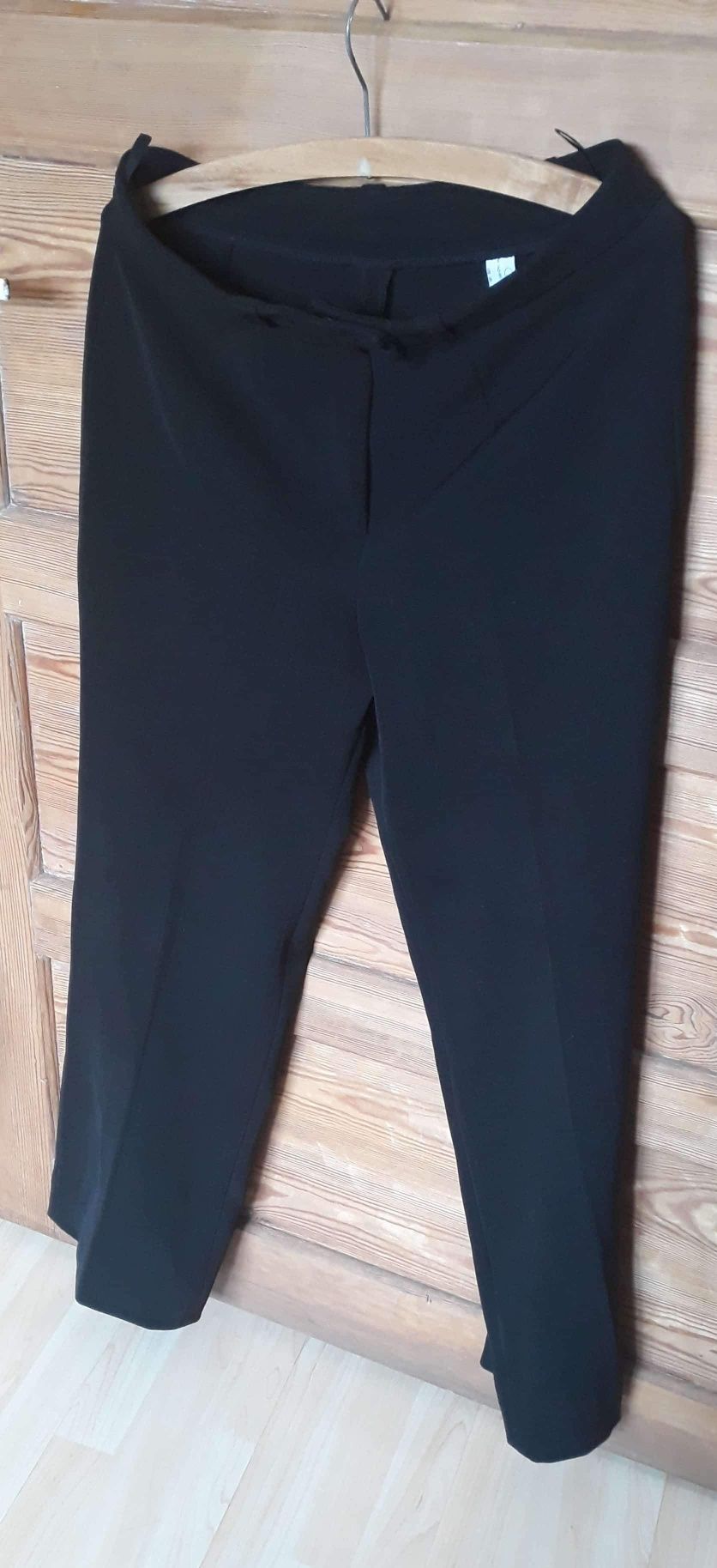 Nowe spodnie damskie rozmiar 42