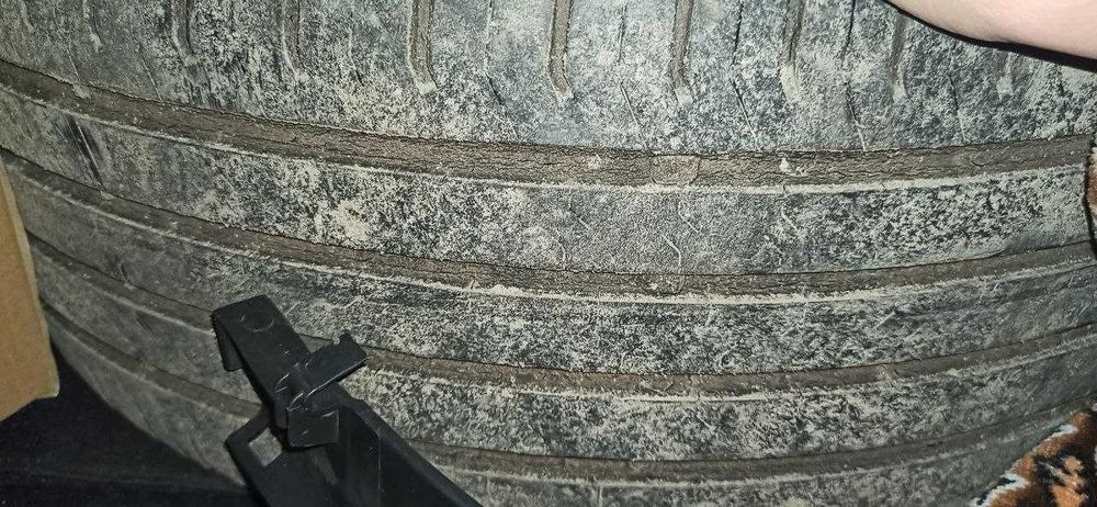 Continental гума шини 215 55 r17 (без дисків)