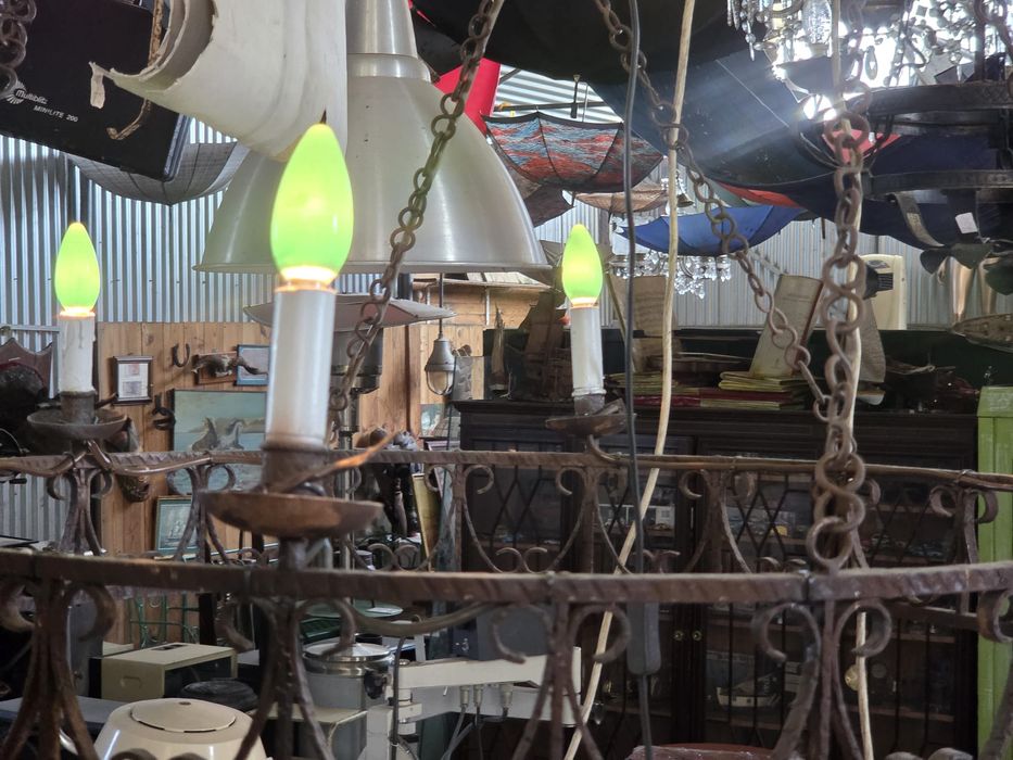 Candeeiro rustico em ferro forjado