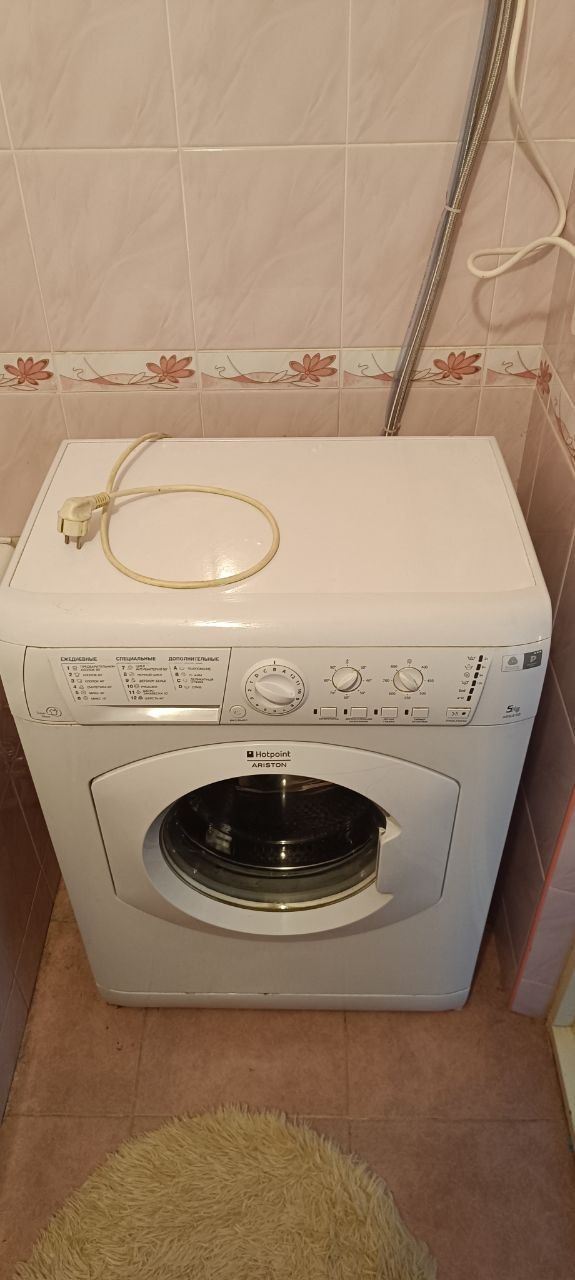 Пральна машина автомат Hotpoint Ariston ARSL 850