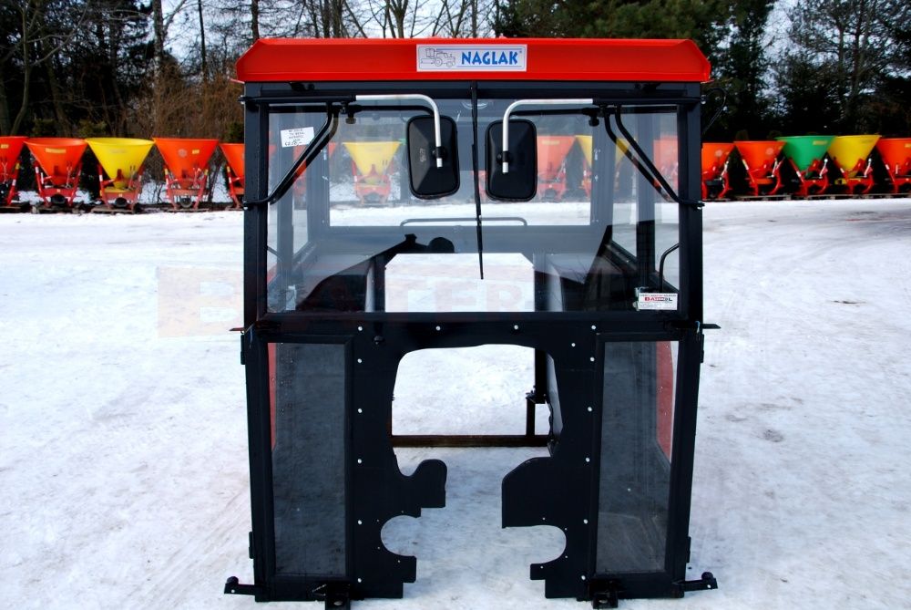 Kabina MF 255/3512 NAGLAK kanciaste błotniki