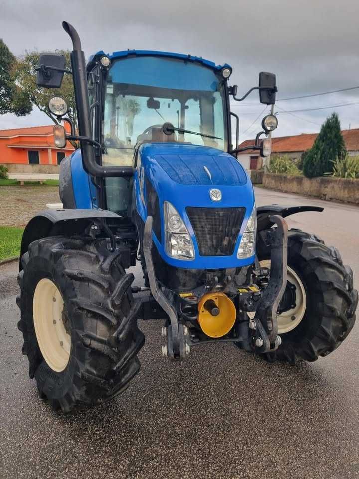 Trator New Holland t5.105 com 1040 horas - Usado