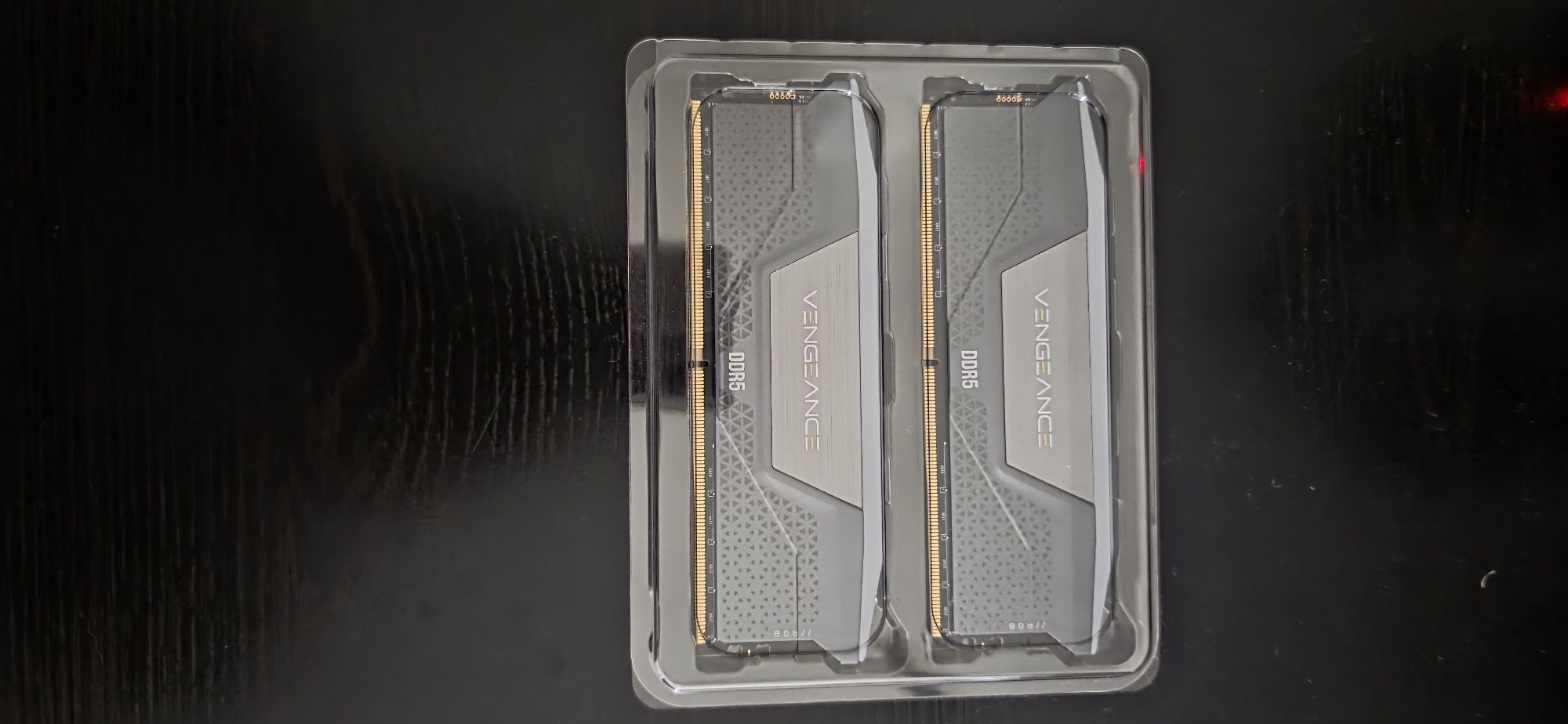 Módulos Corsair Vengeance RGB DDR5 64GB (2x32GB) 6000MHz CL30 - NOVOS