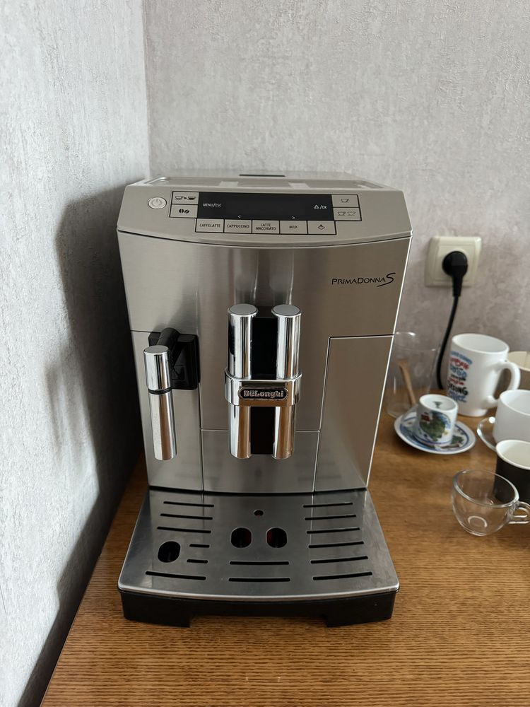 Кофемашина DeLonghi pimadonna S