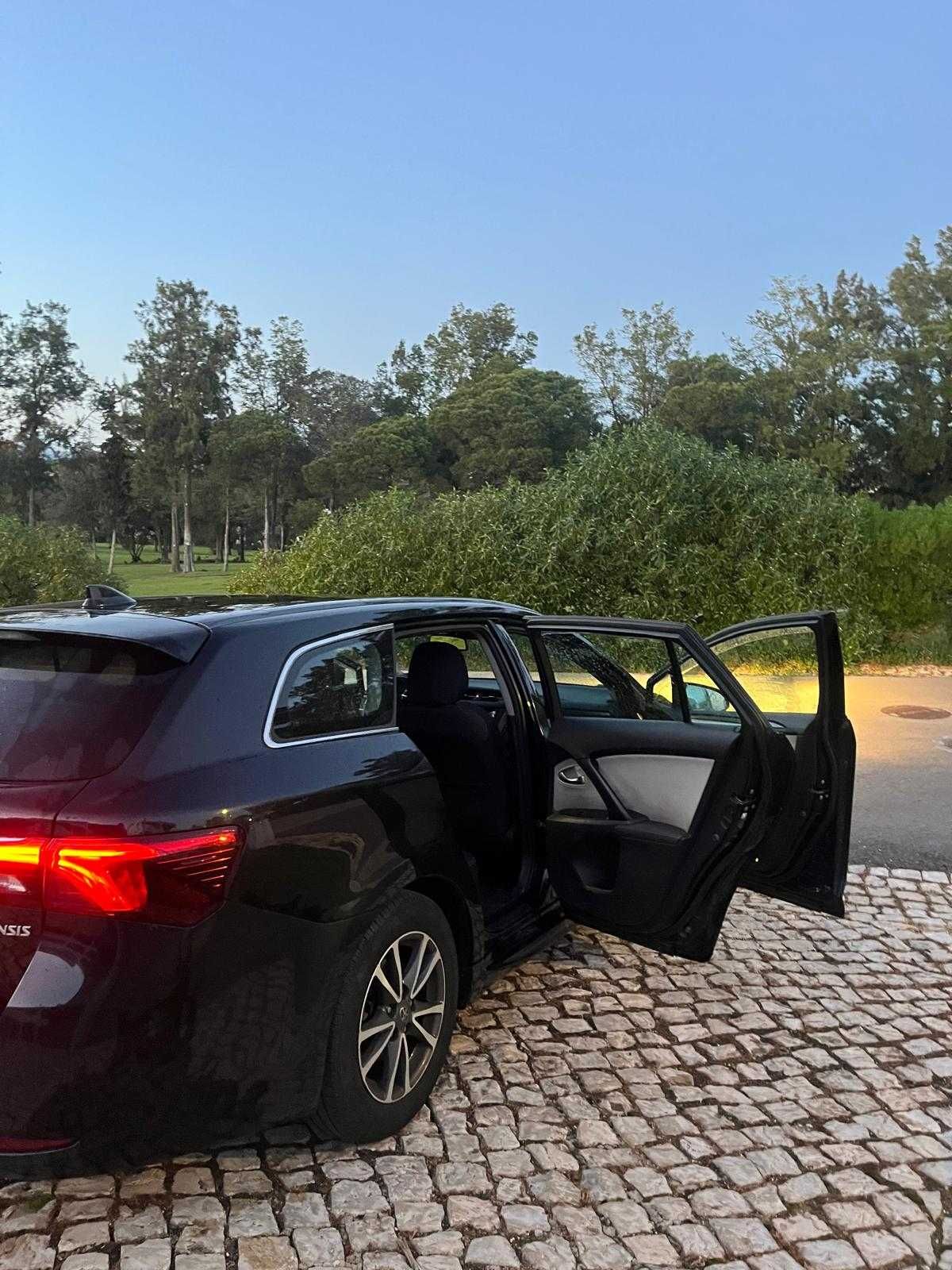 Vende-se Toyota Avensis SW 2015 – Fiável, Espaçosa e Bem Cuidada!