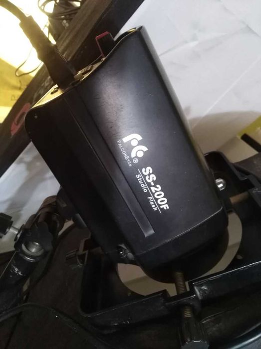 Набор студийного света Falcon Eyes SS на 3 вспышки + аксессуари