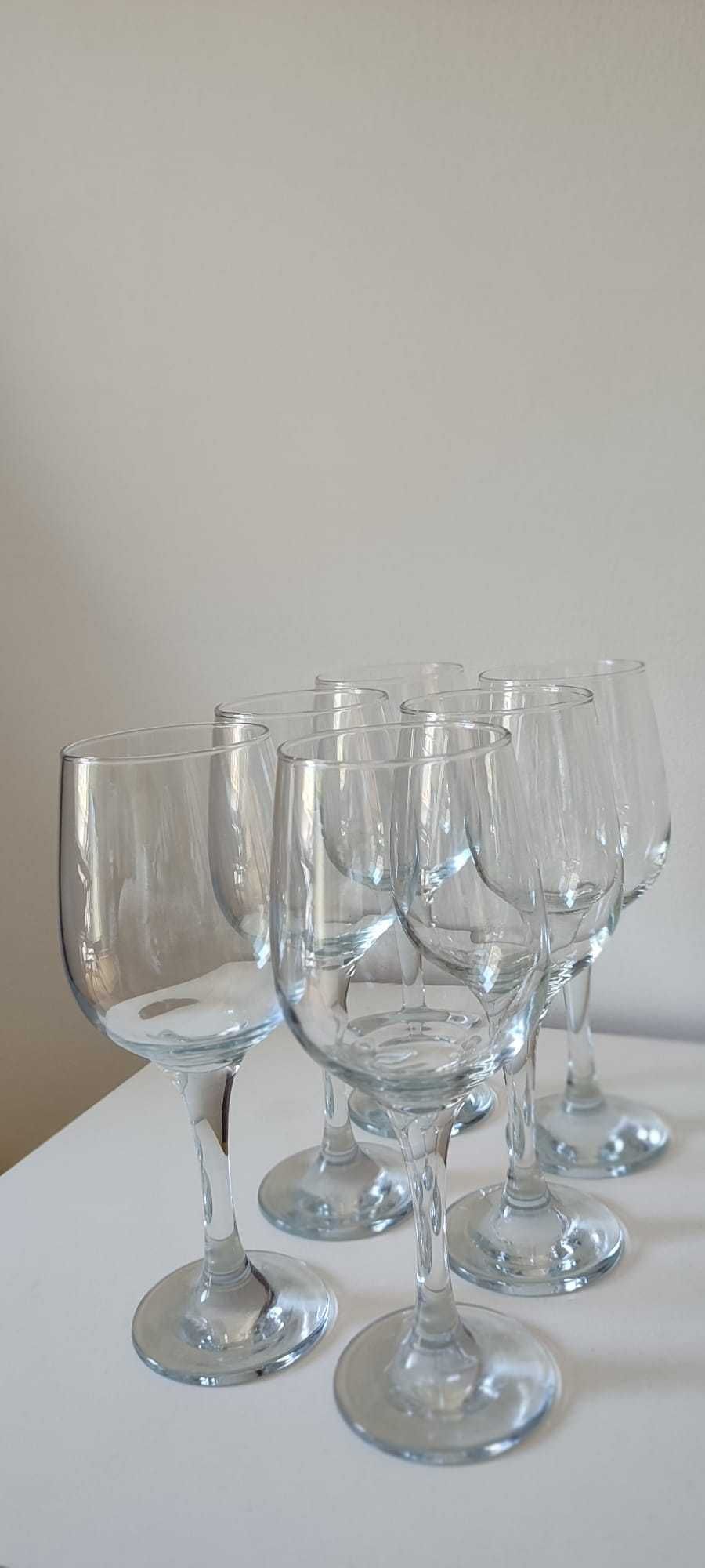 Taças de vinho como novas