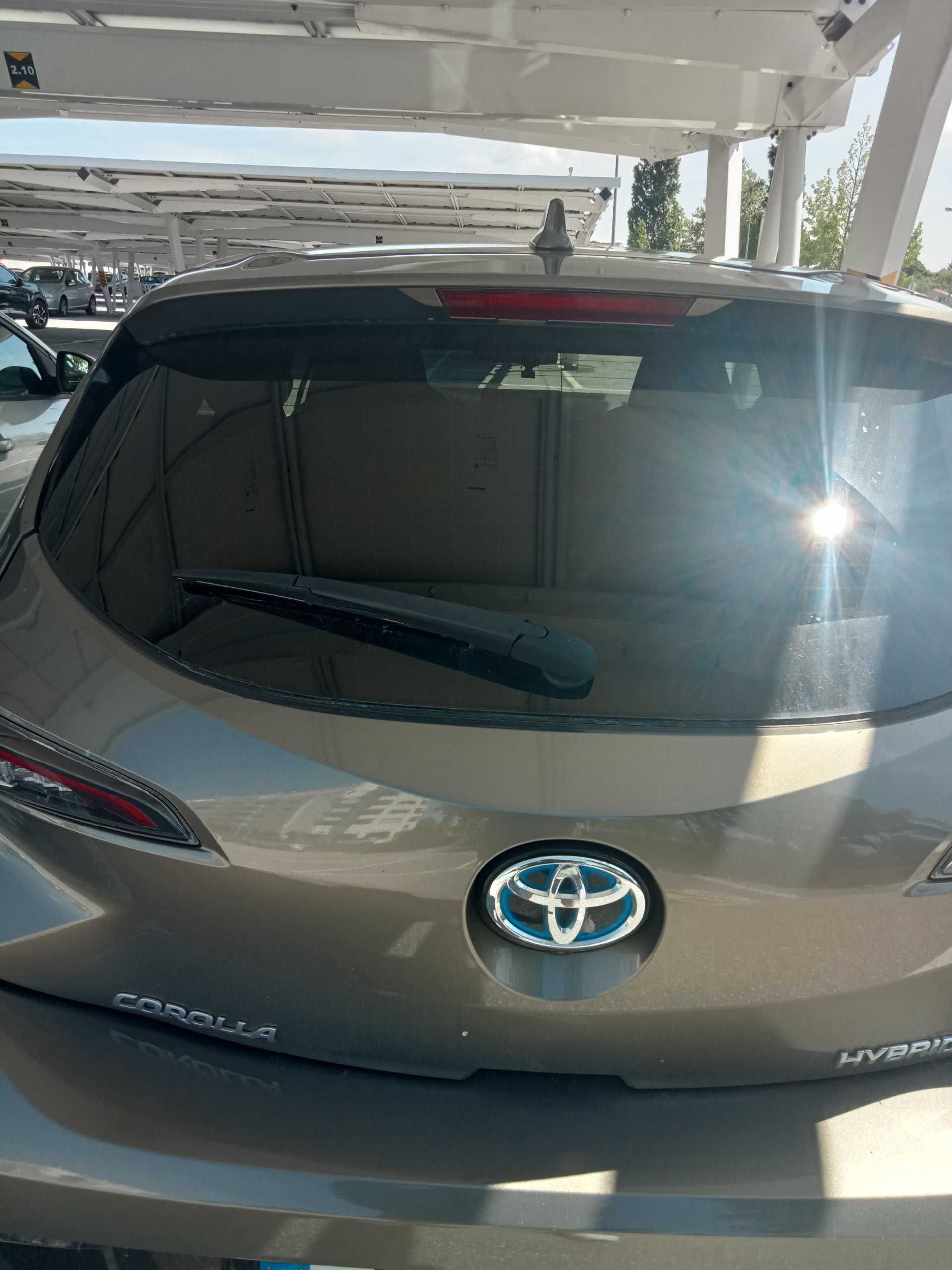 Toyota corolla 1.8 híbrido em óptimo estado para venda