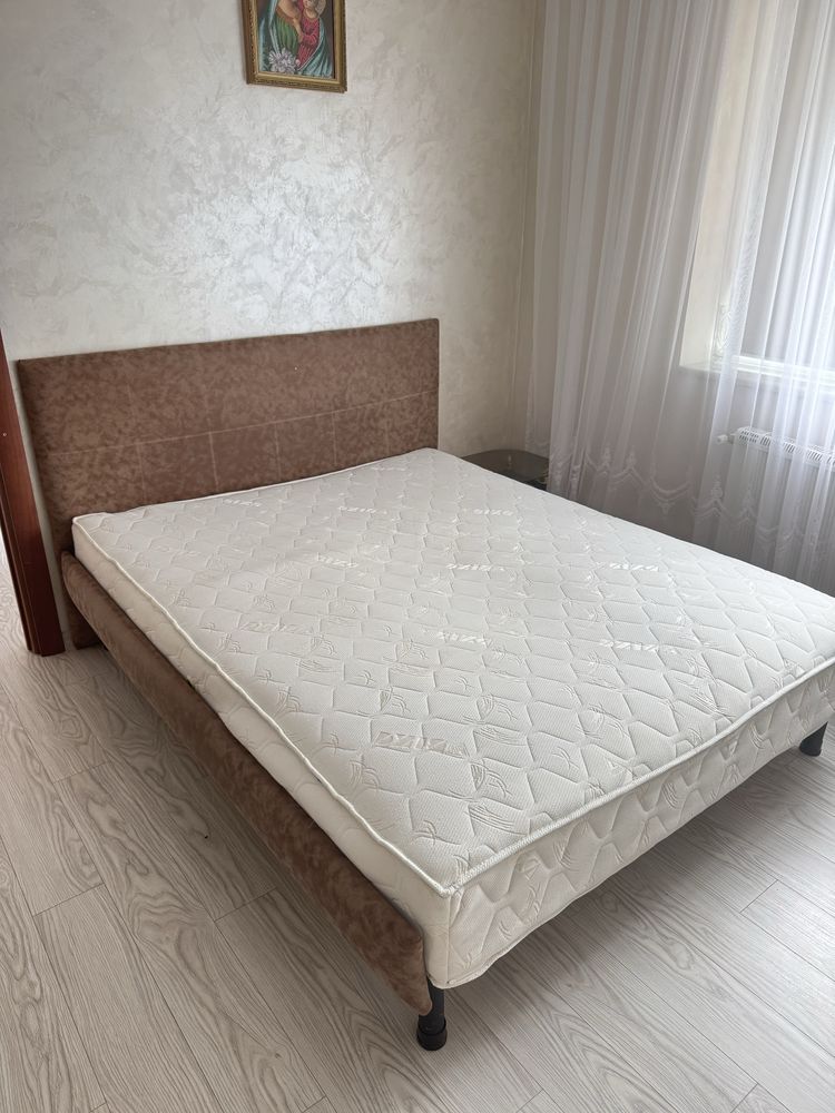 Ліжко.Двоспальне ліжко!!!