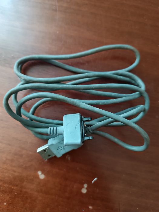 Кабелі різних типів, micro usb, перехідники DIN, тюльпани, AUX, iPhone