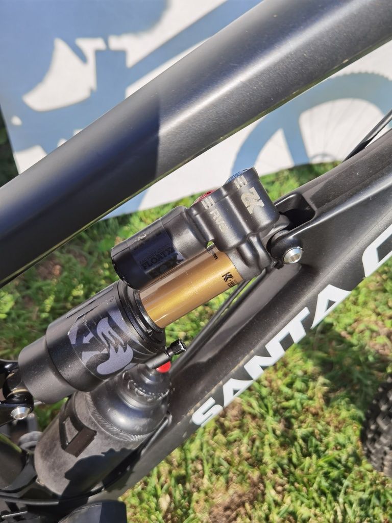 Santa Cruz Nomad C e Santa Cruz V10