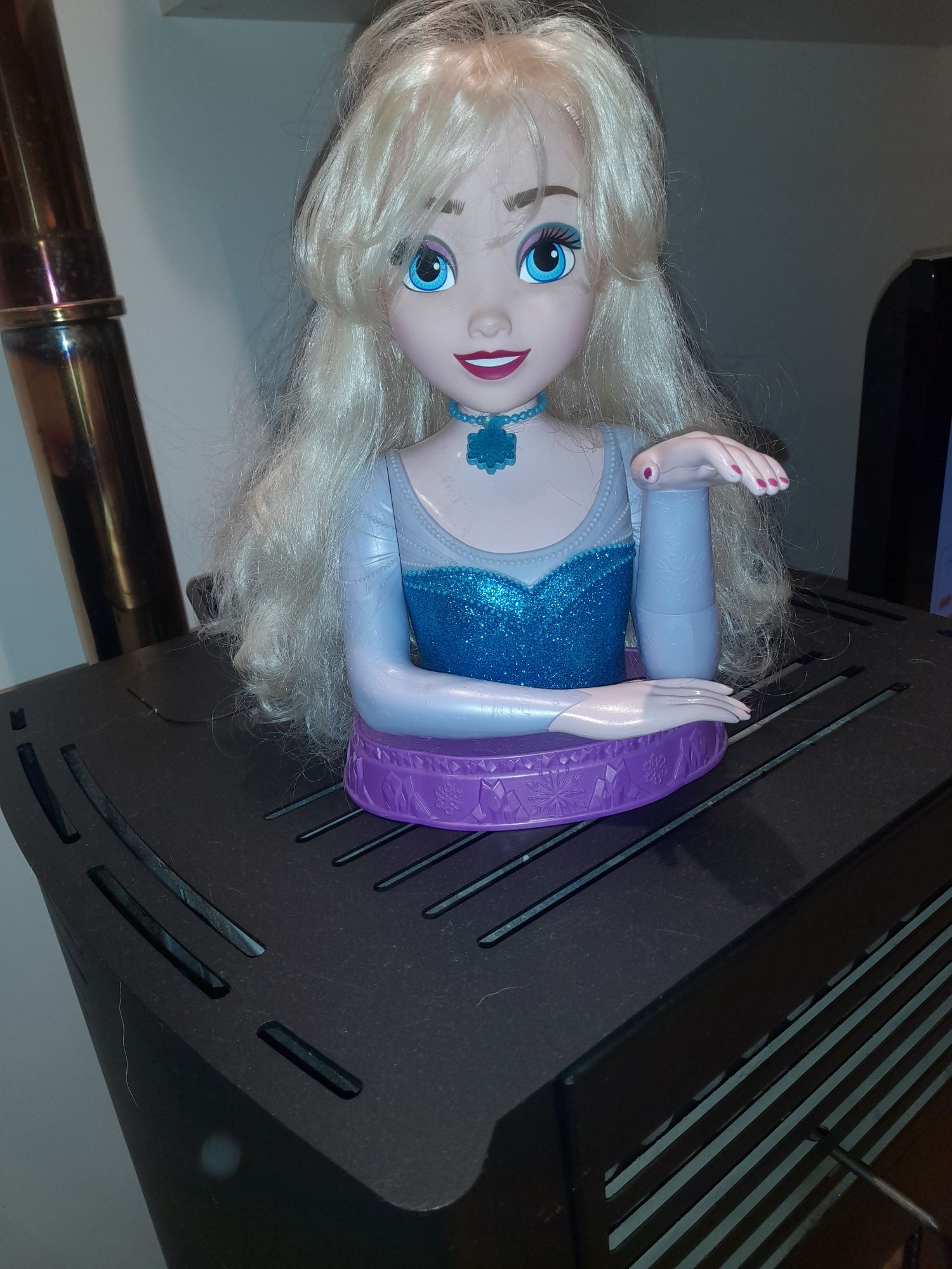 Boneca FROZEN como nova.