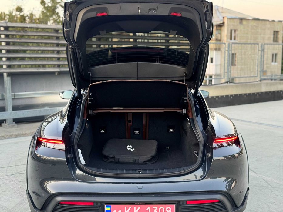 Porsche Taycan  Turismo 2022