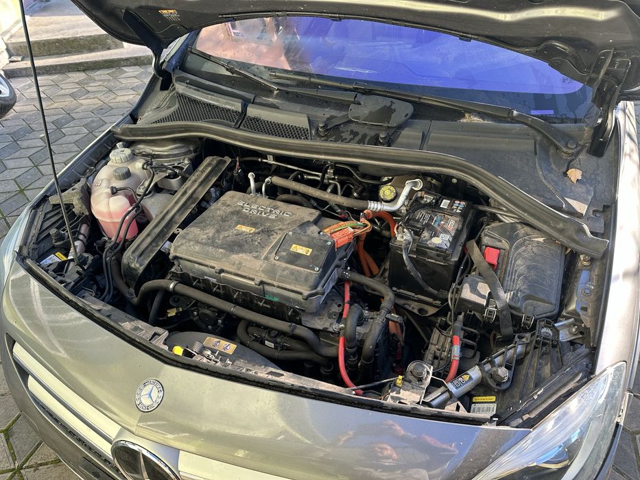 Капот крило батарея полуось салон фара бампер w242 w246 b class розбор