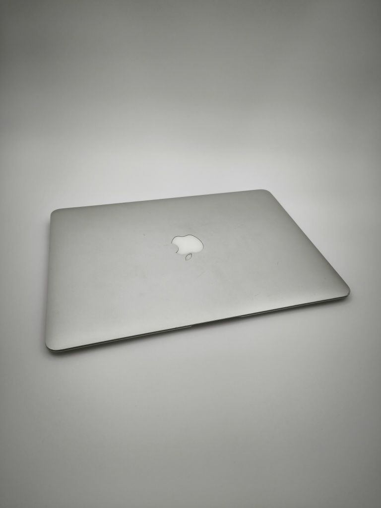MacBook Air 13” i5 8GB 128GB – Viseu